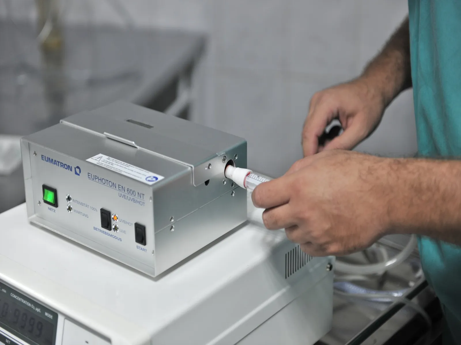 Aparat pentru iradierea sângelui cu ultraviolete